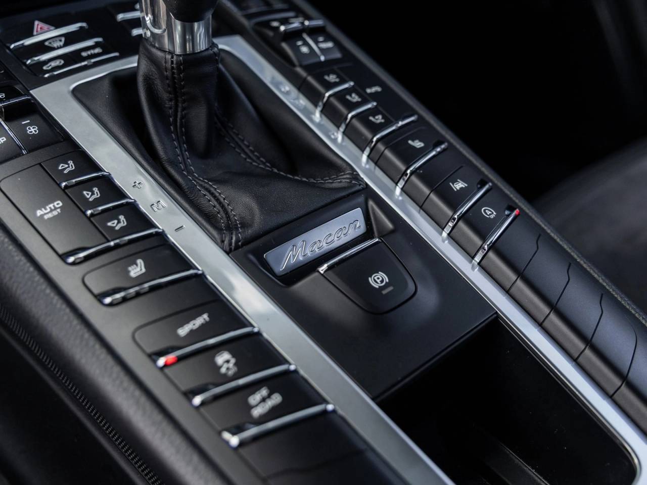 2021 Porsche Macan Macan