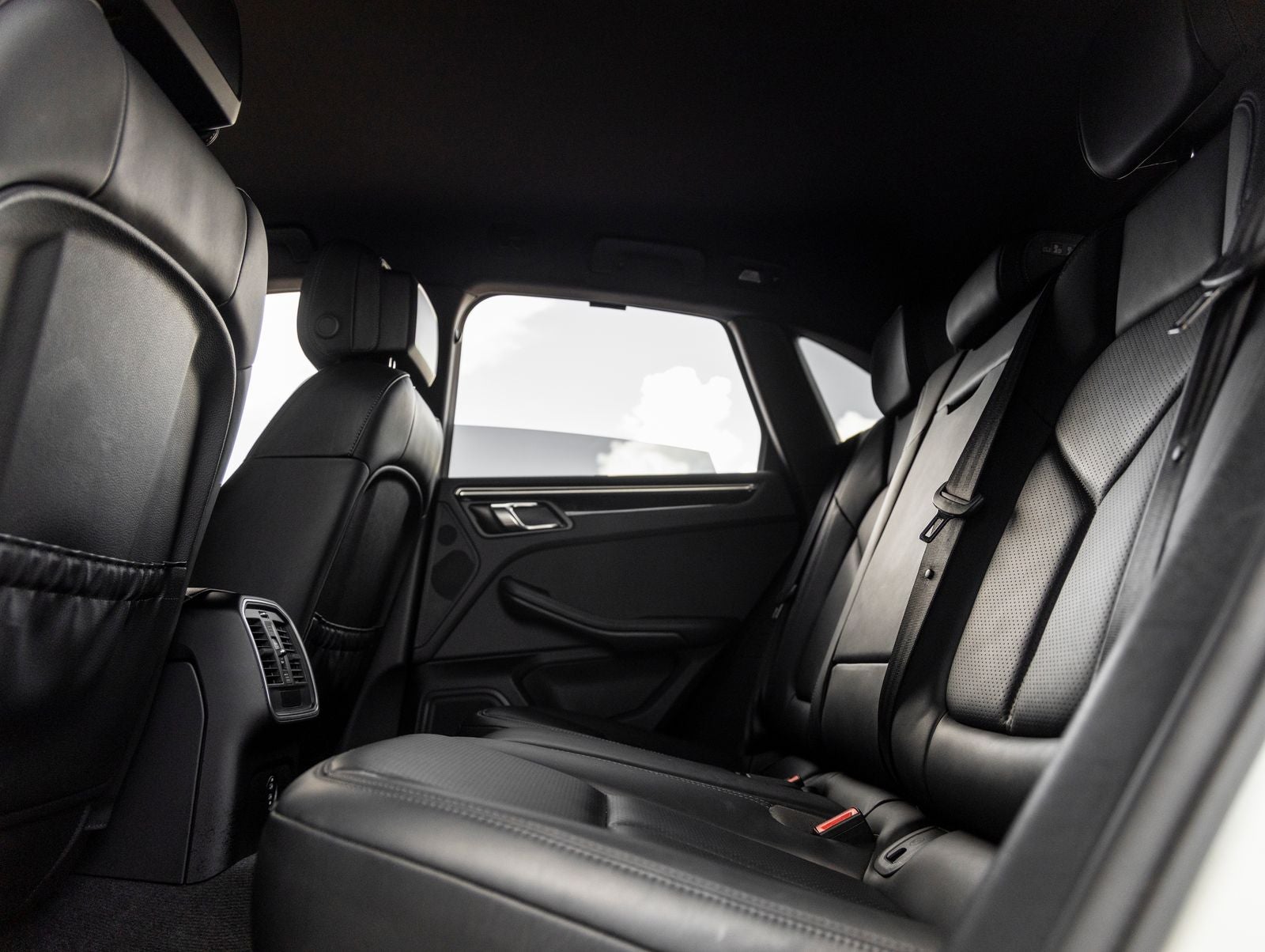 2023 Porsche Macan Macan (MY23)