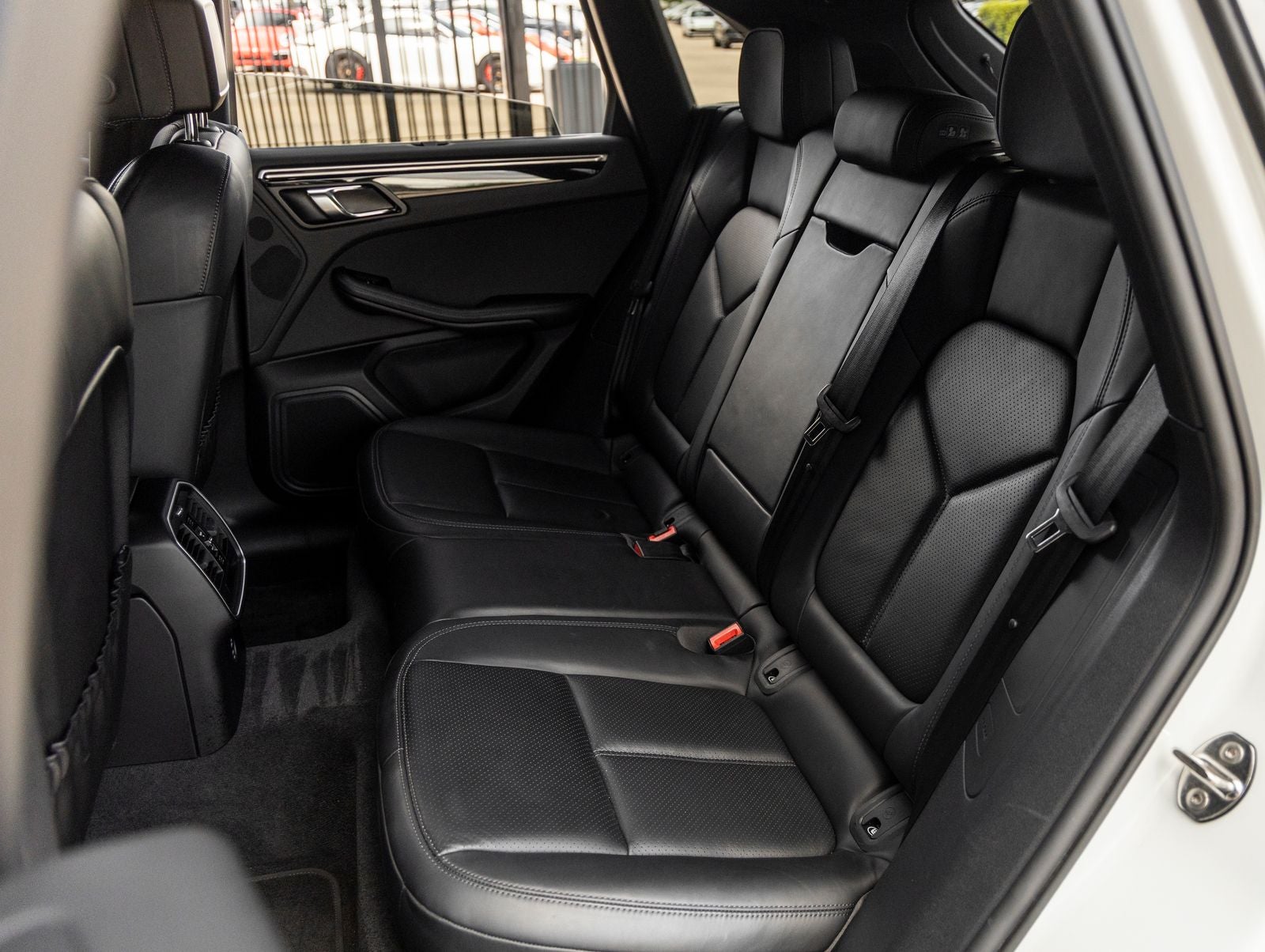 2023 Porsche Macan Macan (MY23)