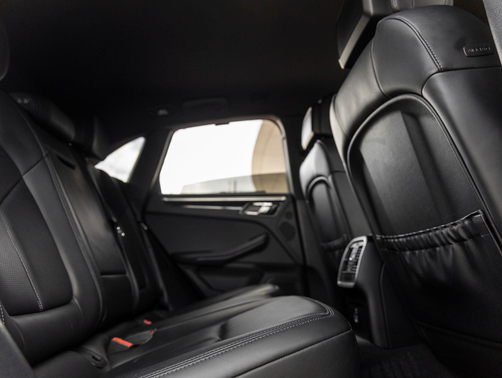 2023 Porsche Macan Macan (MY23)