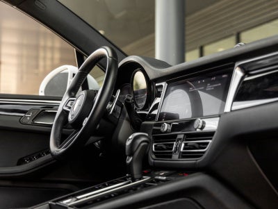 2023 Porsche Macan Macan (MY23)