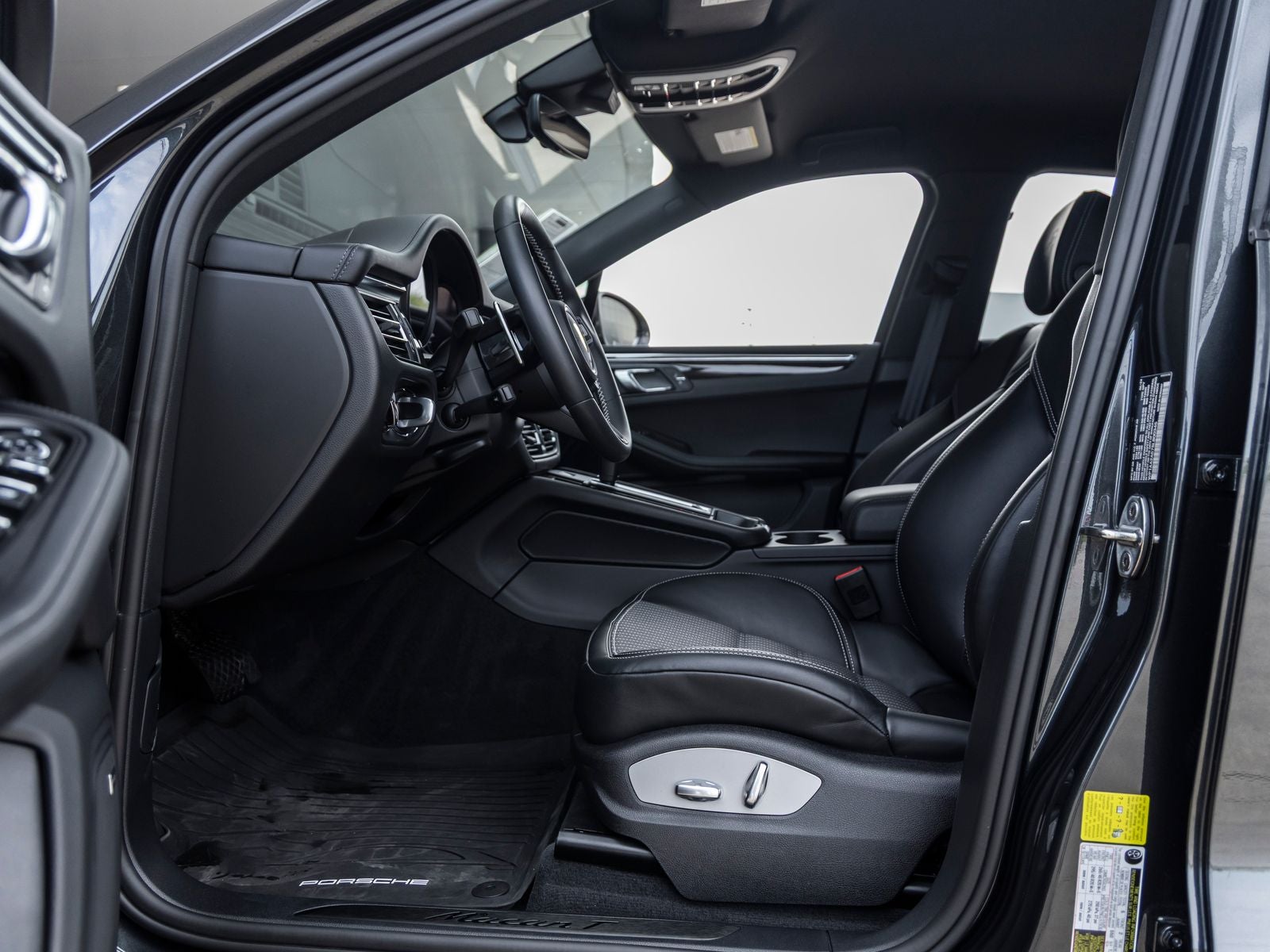 2025 Porsche Macan Macan T