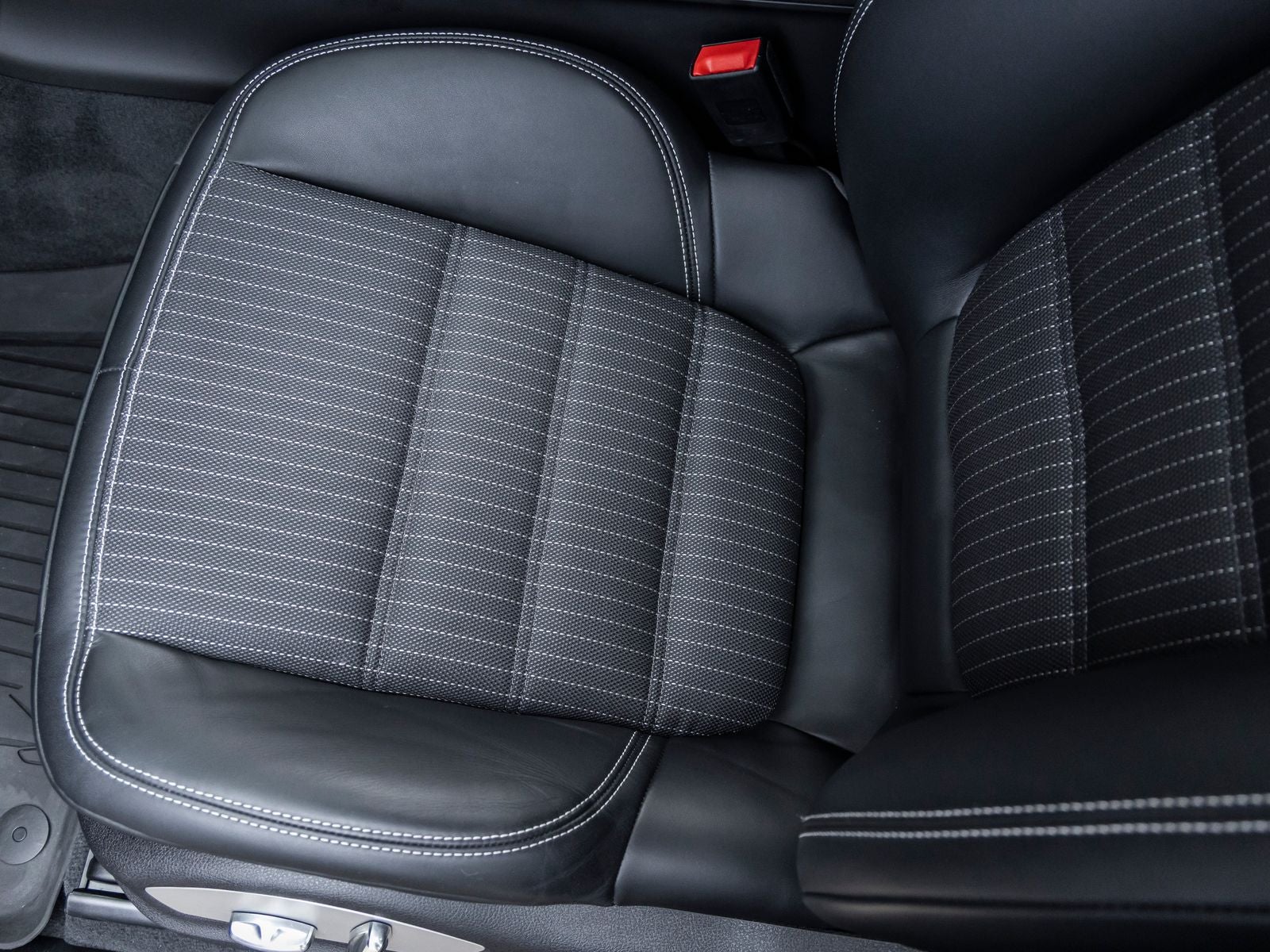 2025 Porsche Macan Macan T