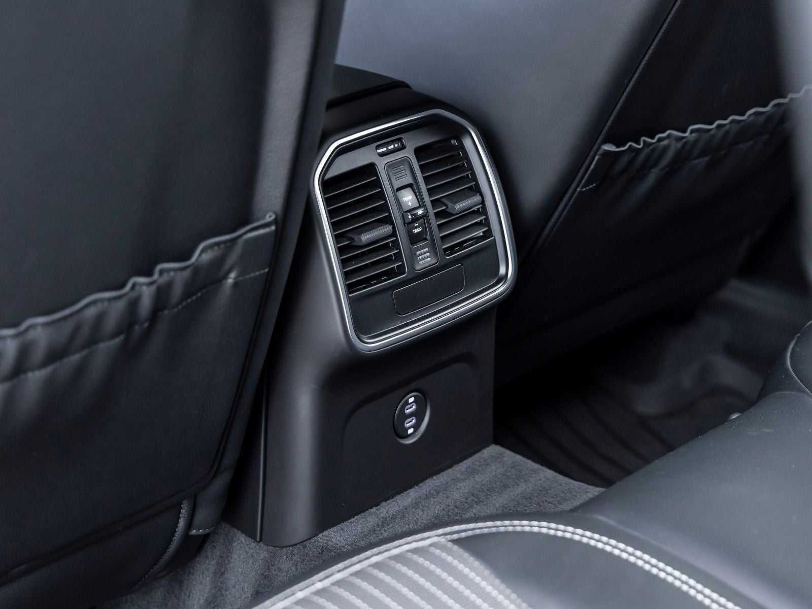 2025 Porsche Macan Macan T