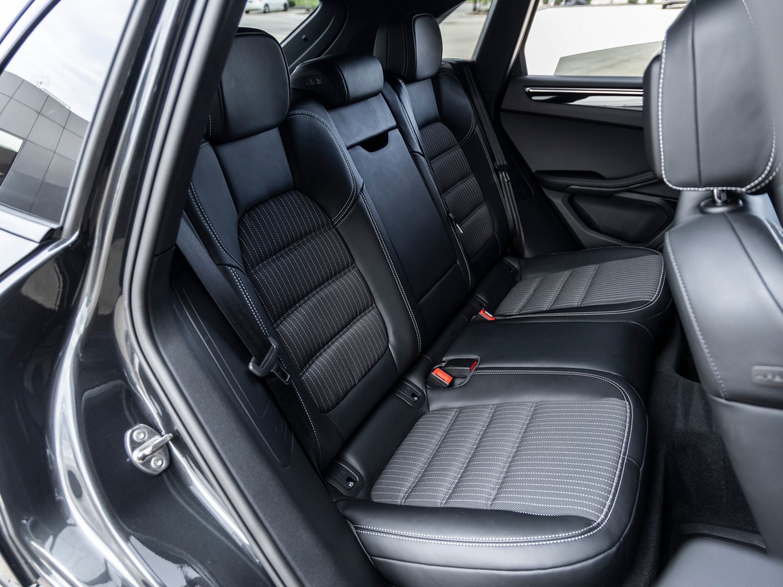2025 Porsche Macan Macan T