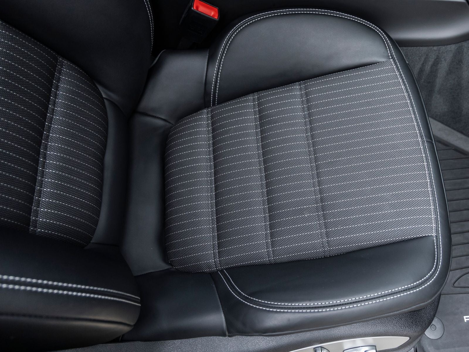 2025 Porsche Macan Macan T