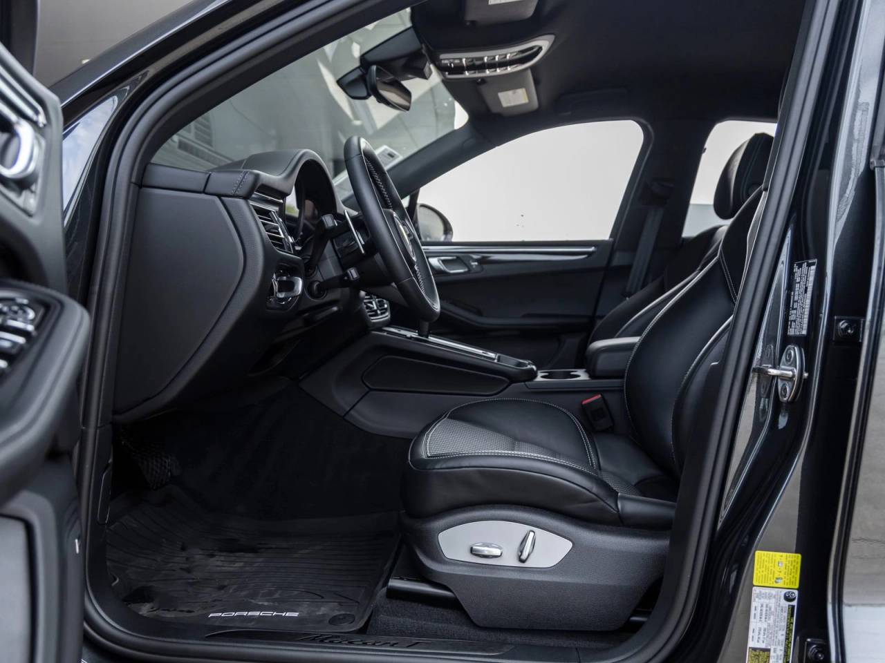 2025 Porsche Macan Macan T