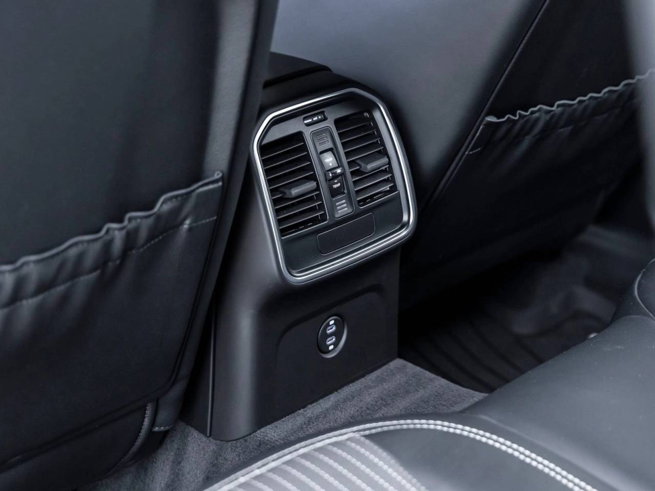 2025 Porsche Macan Macan T
