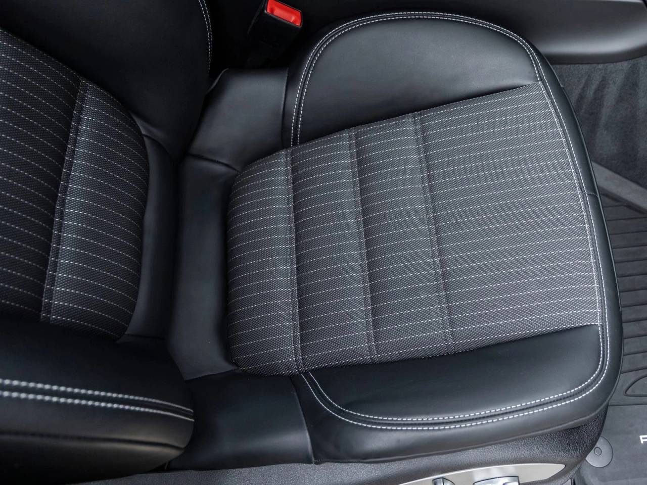 2025 Porsche Macan Macan T