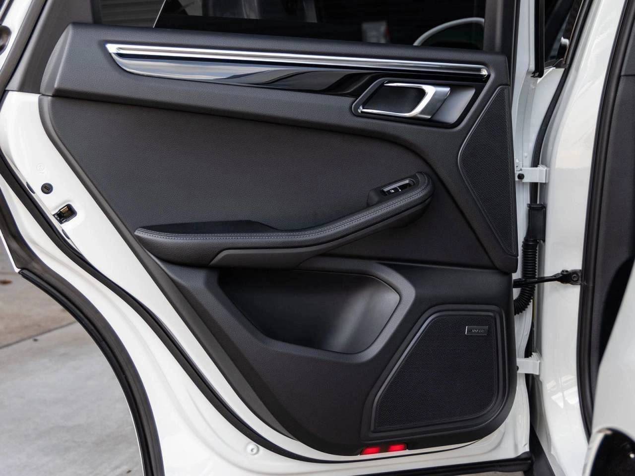 2025 Porsche Macan Macan