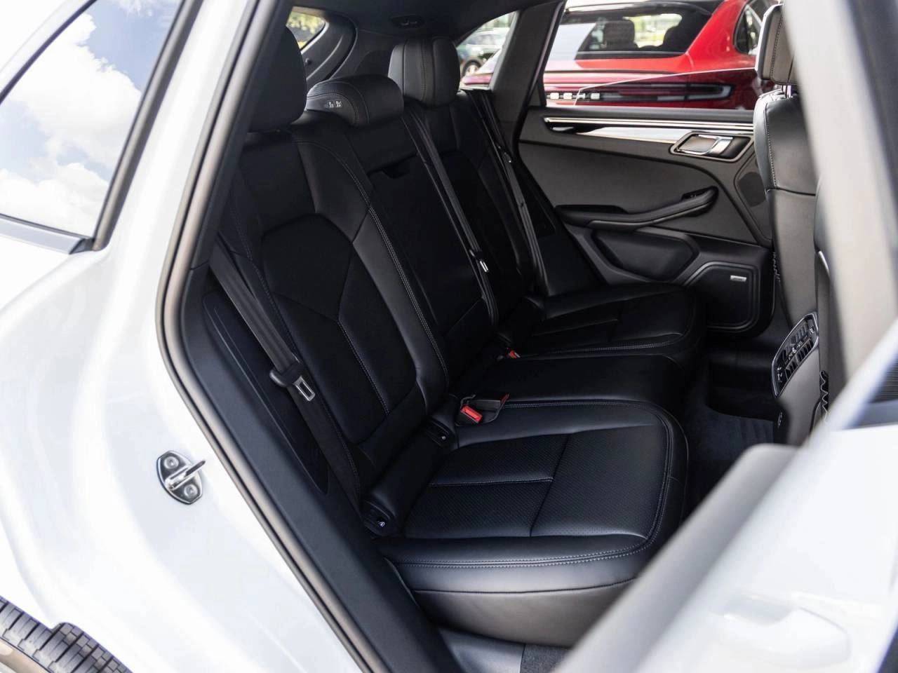 2025 Porsche Macan Macan