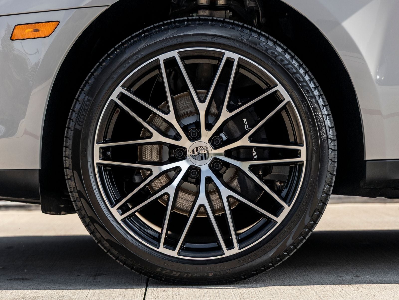 2025 Porsche Macan AWD