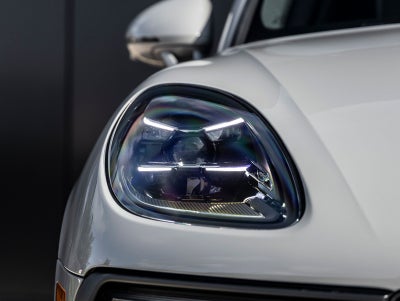 2025 Porsche Macan AWD