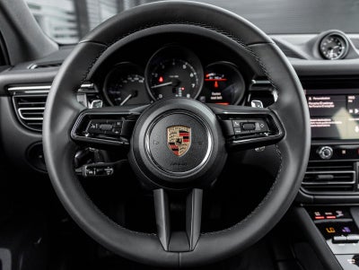 2025 Porsche Macan AWD