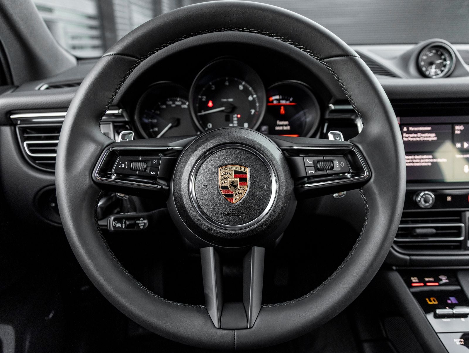 2025 Porsche Macan AWD