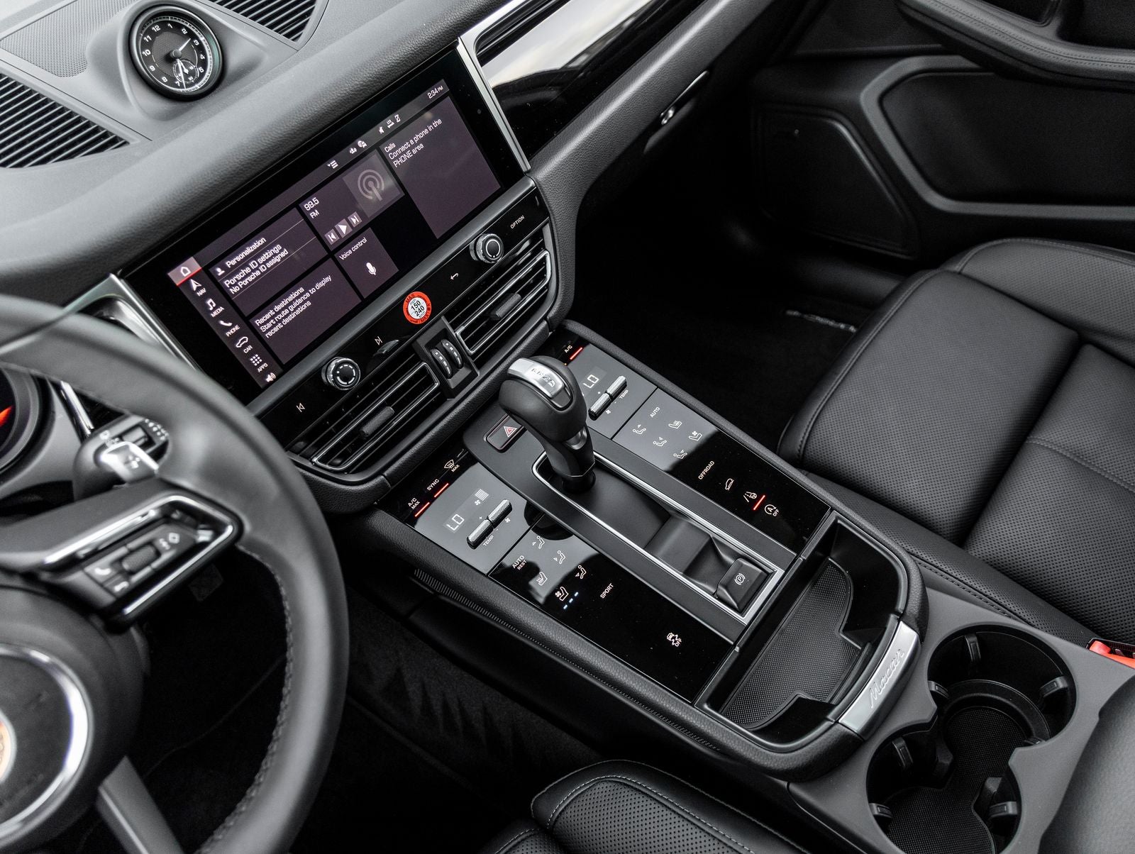 2025 Porsche Macan AWD