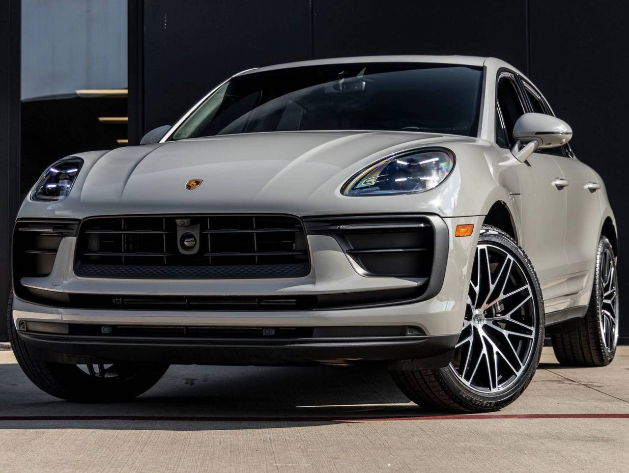 2025 Porsche Macan AWD
