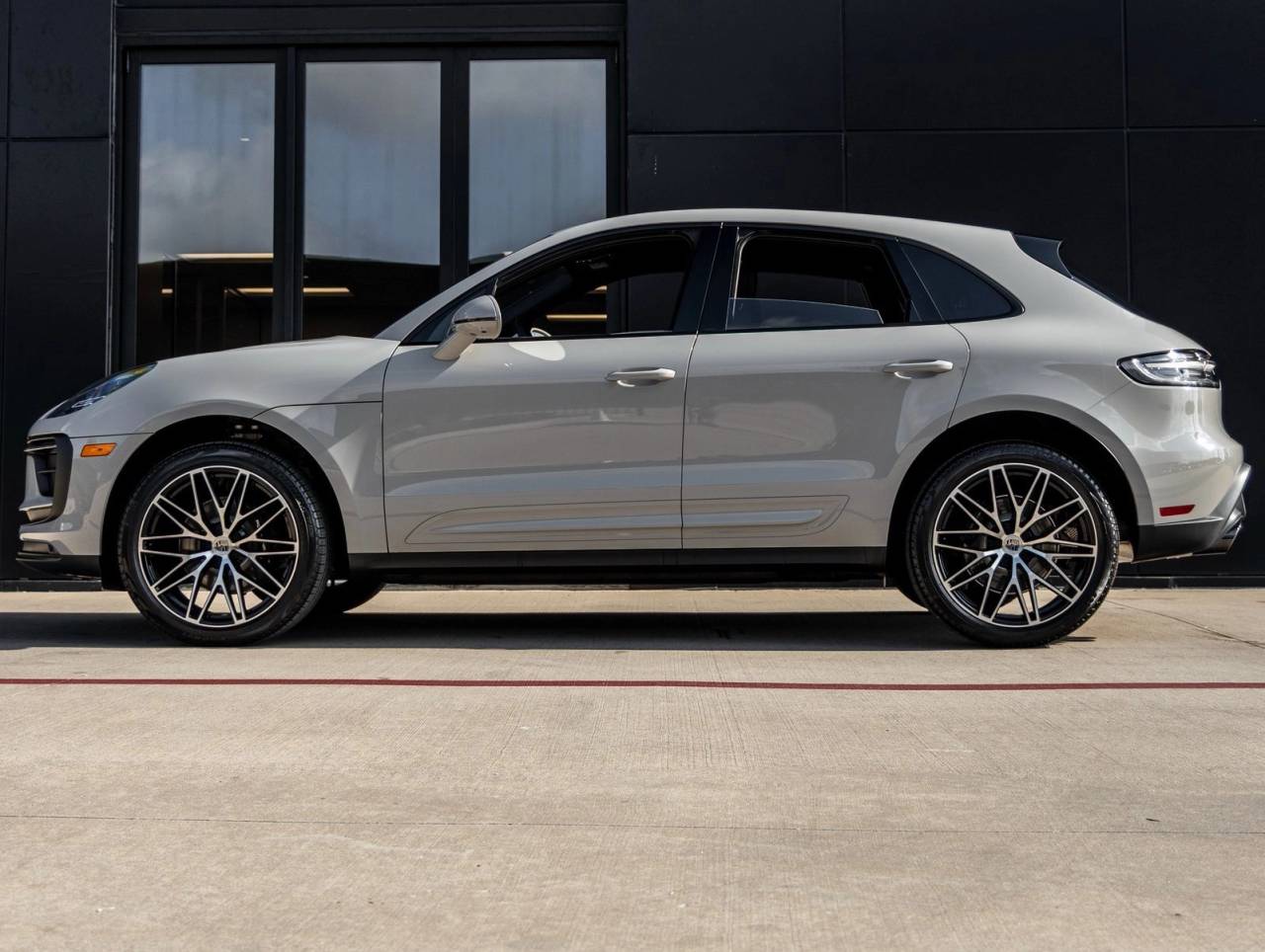 2025 Porsche Macan AWD