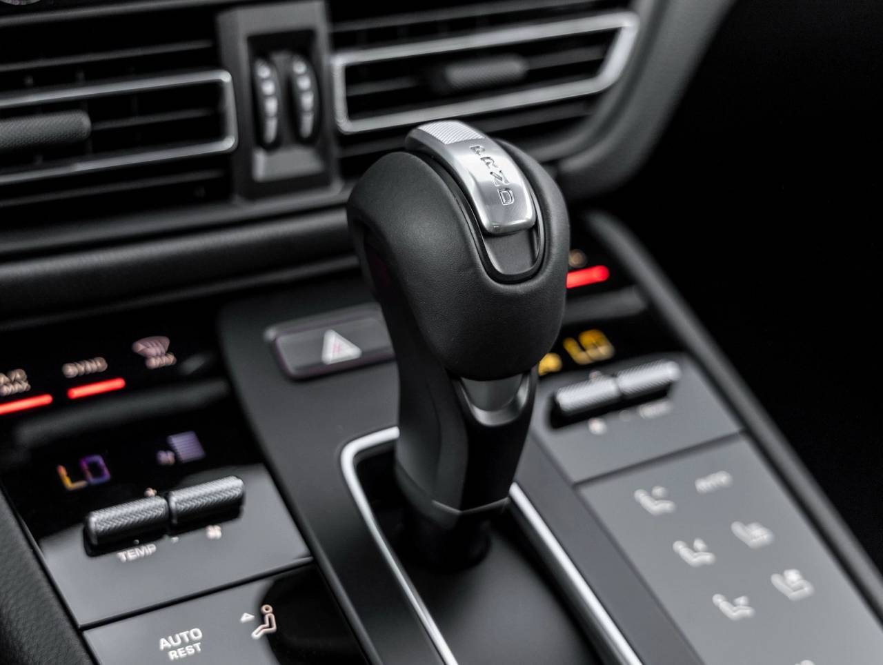 2025 Porsche Macan AWD
