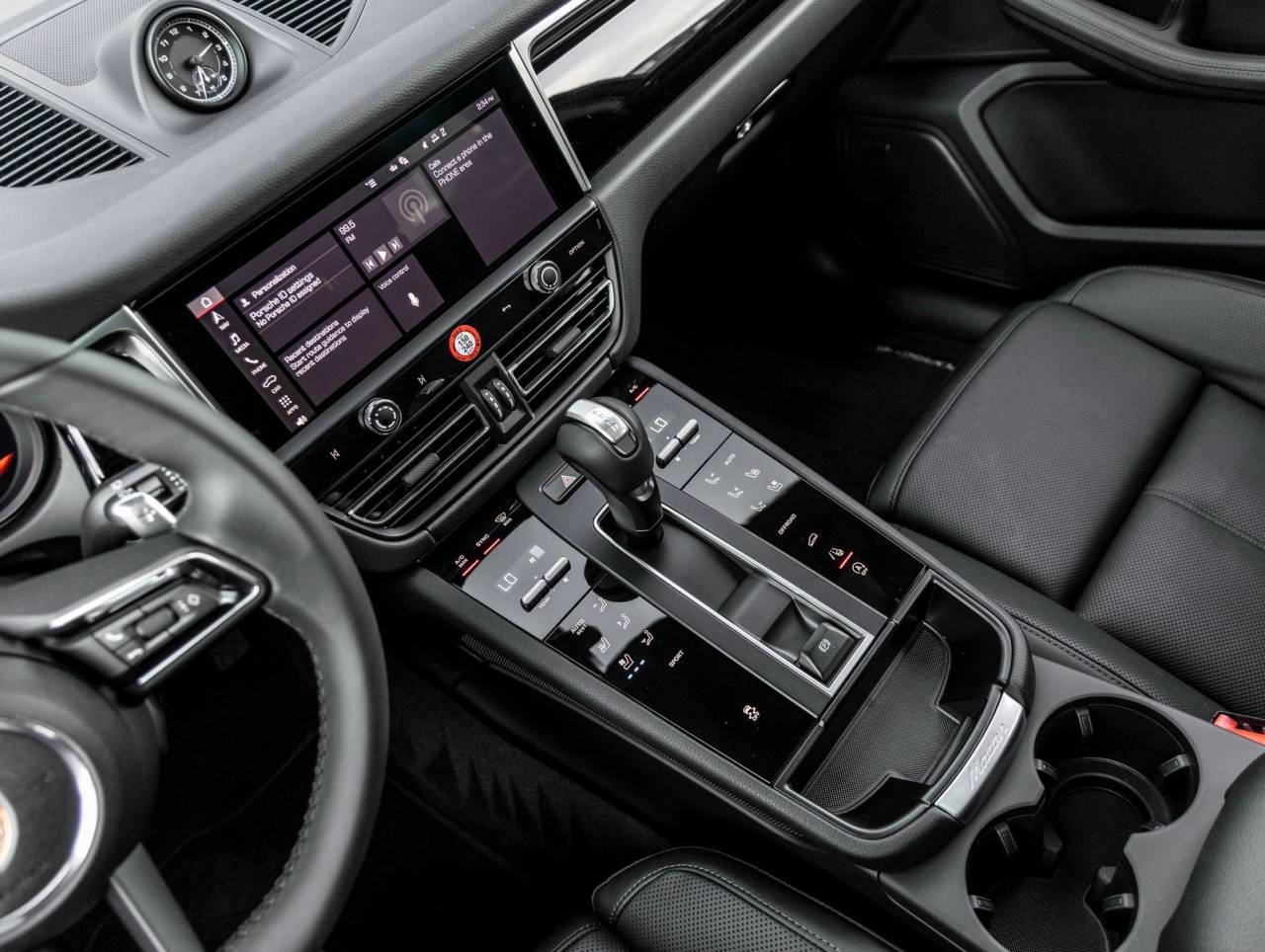 2025 Porsche Macan AWD
