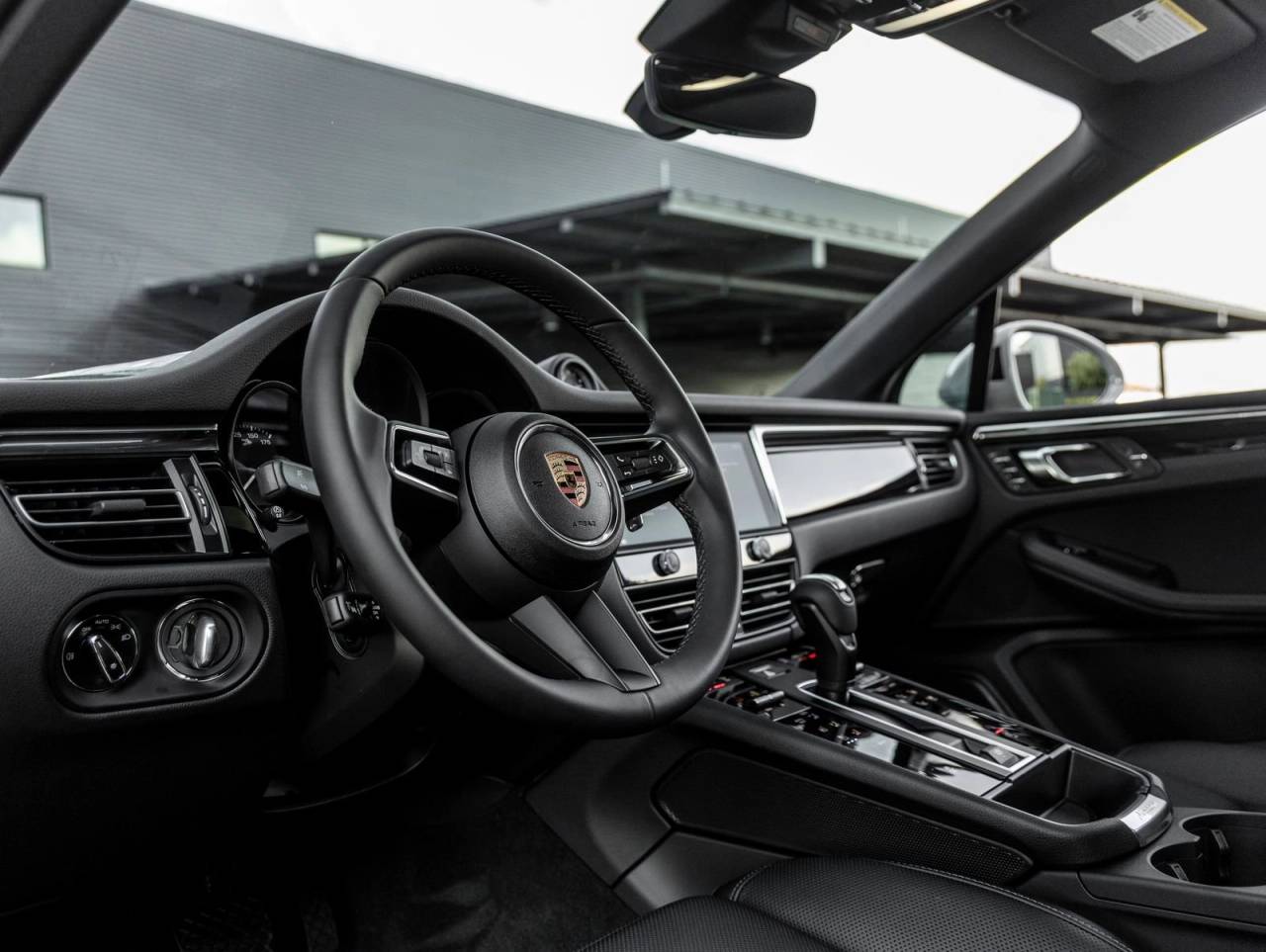 2025 Porsche Macan AWD