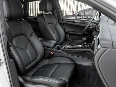 2025 Porsche Macan AWD