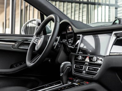 2025 Porsche Macan AWD