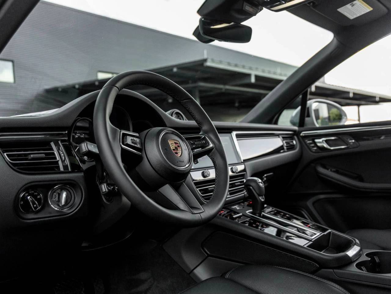 2025 Porsche Macan AWD