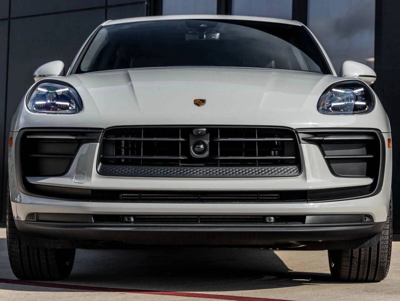 2025 Porsche Macan AWD
