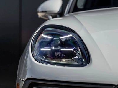 2025 Porsche Macan AWD