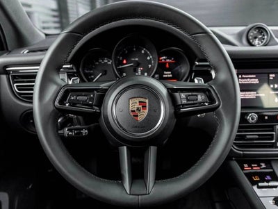 2025 Porsche Macan AWD