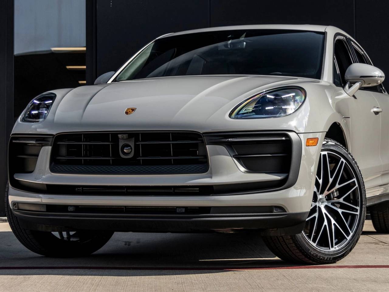 2025 Porsche Macan AWD