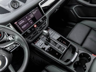 2025 Porsche Macan AWD