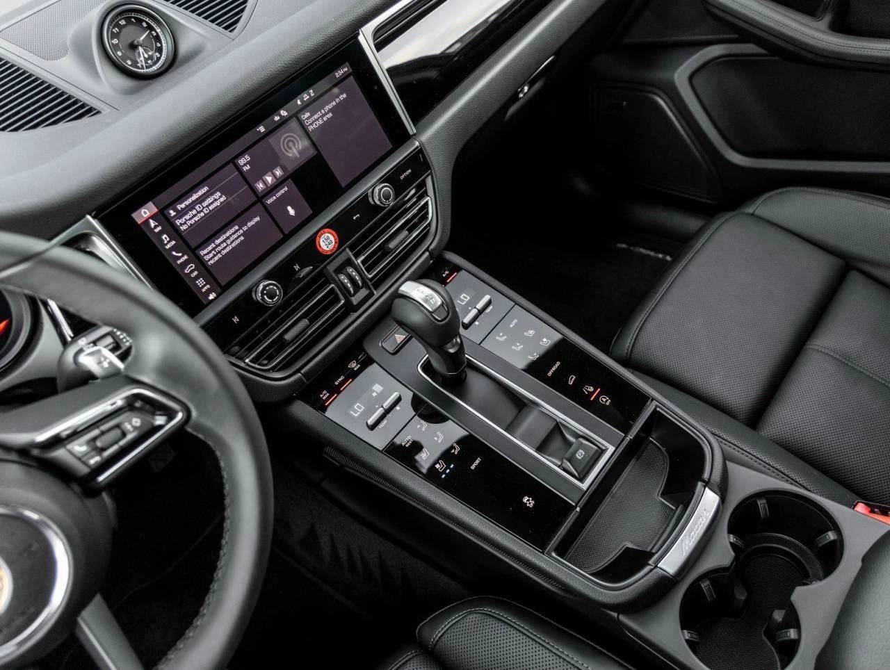 2025 Porsche Macan AWD