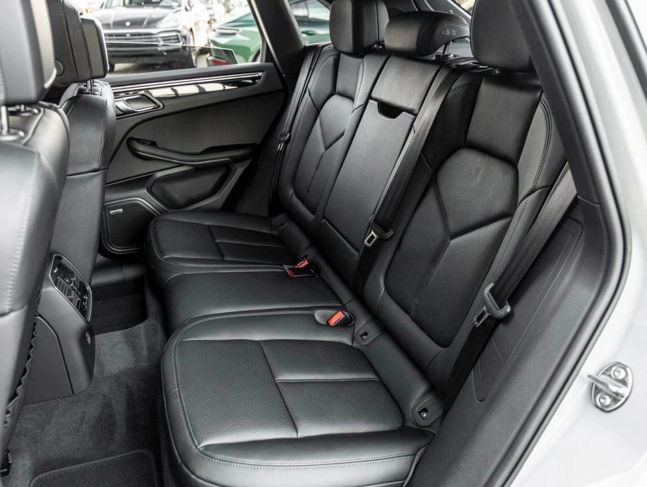 2025 Porsche Macan AWD