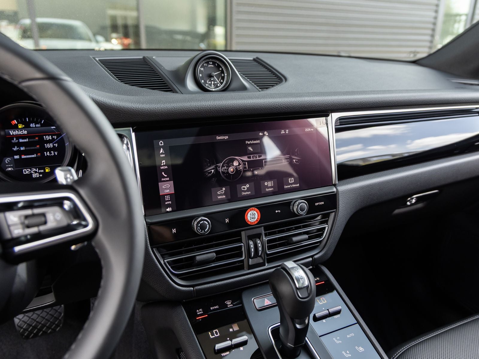 2026 Porsche Macan AWD