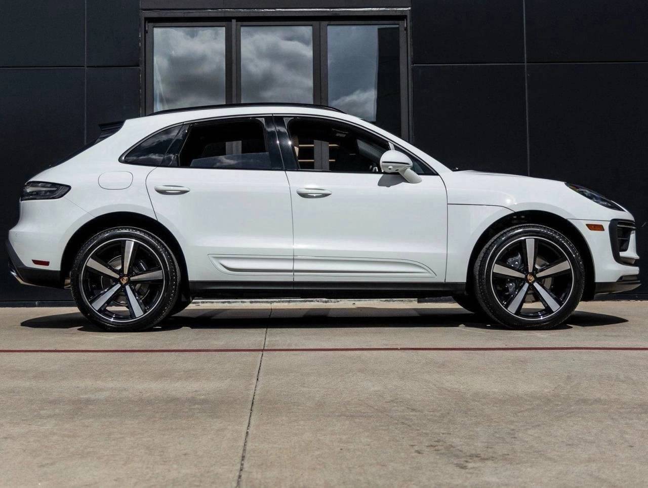 2026 Porsche Macan Macan