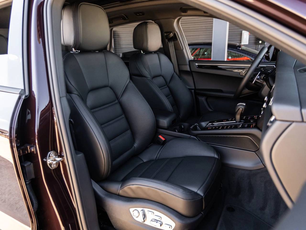2026 Porsche Macan AWD