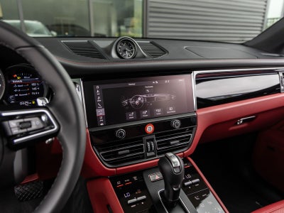 2026 Porsche Macan AWD