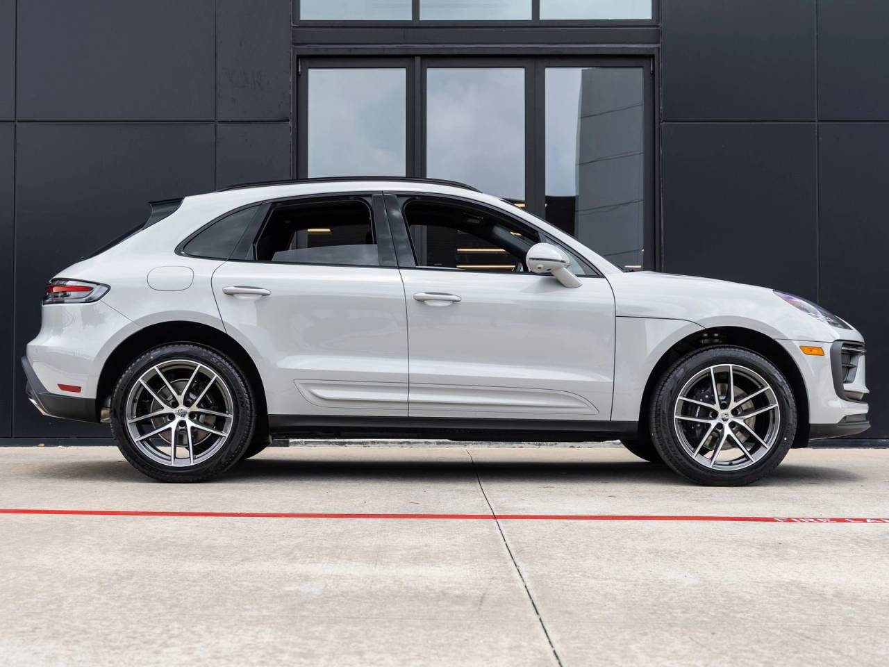 2026 Porsche Macan AWD