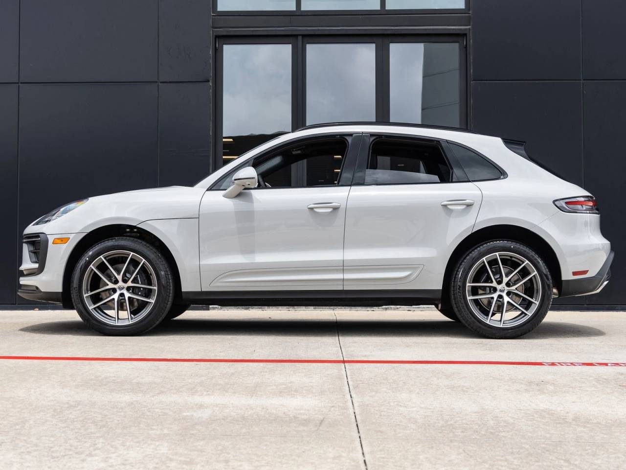2026 Porsche Macan AWD
