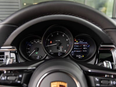 2026 Porsche Macan AWD