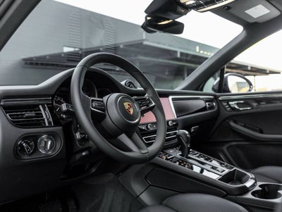 2026 Porsche Macan AWD