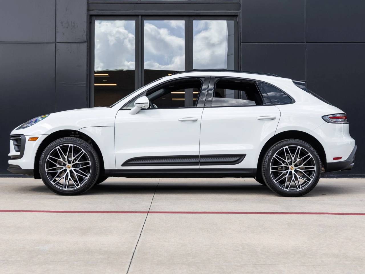 2026 Porsche Macan AWD