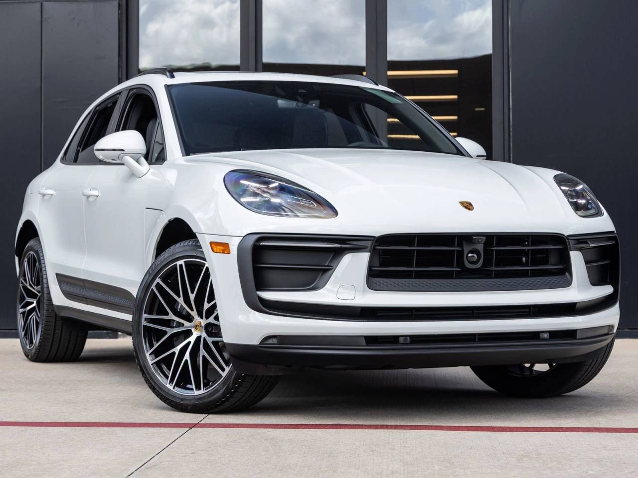 2026 Porsche Macan AWD