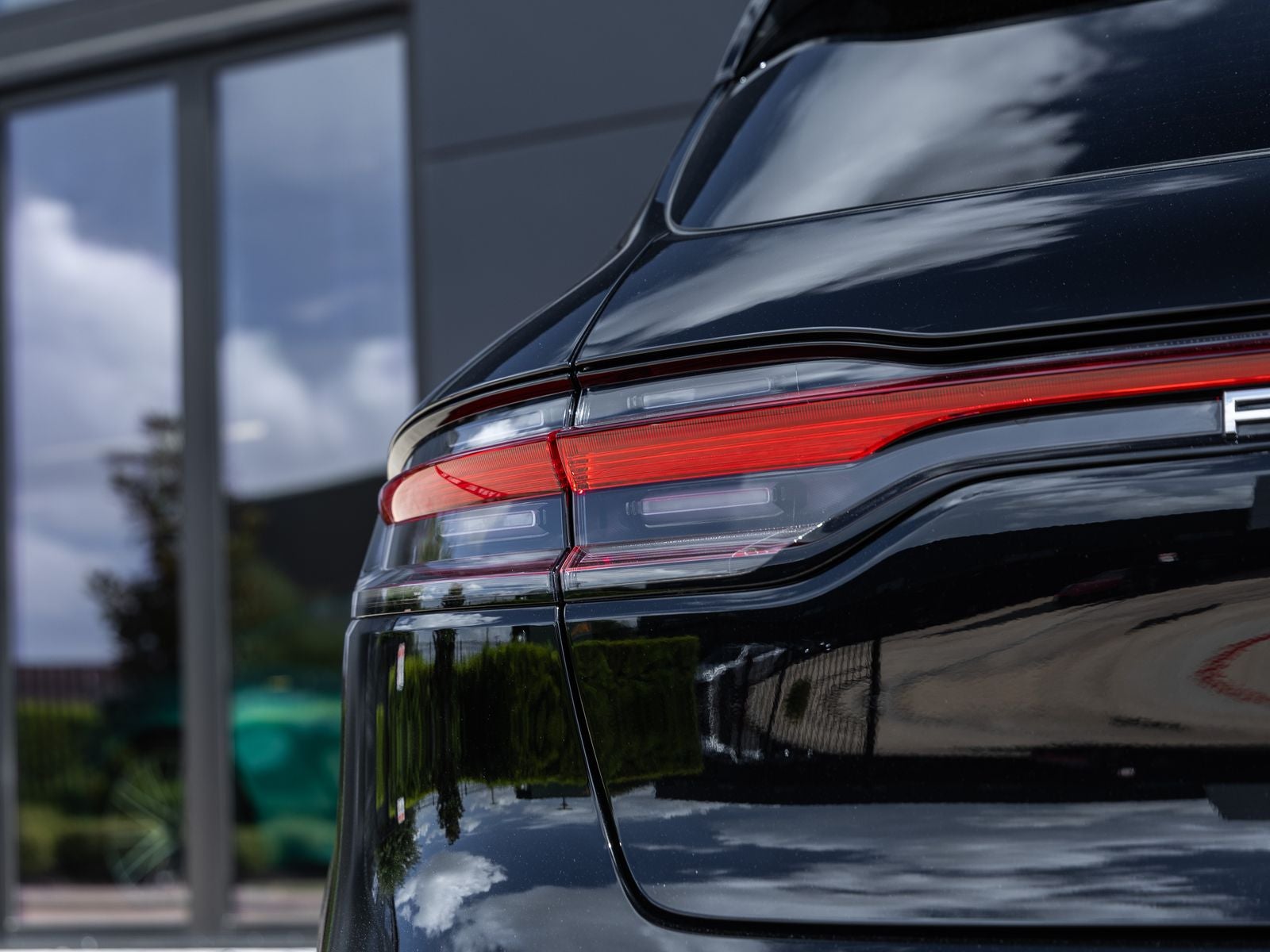 2026 Porsche Macan Base