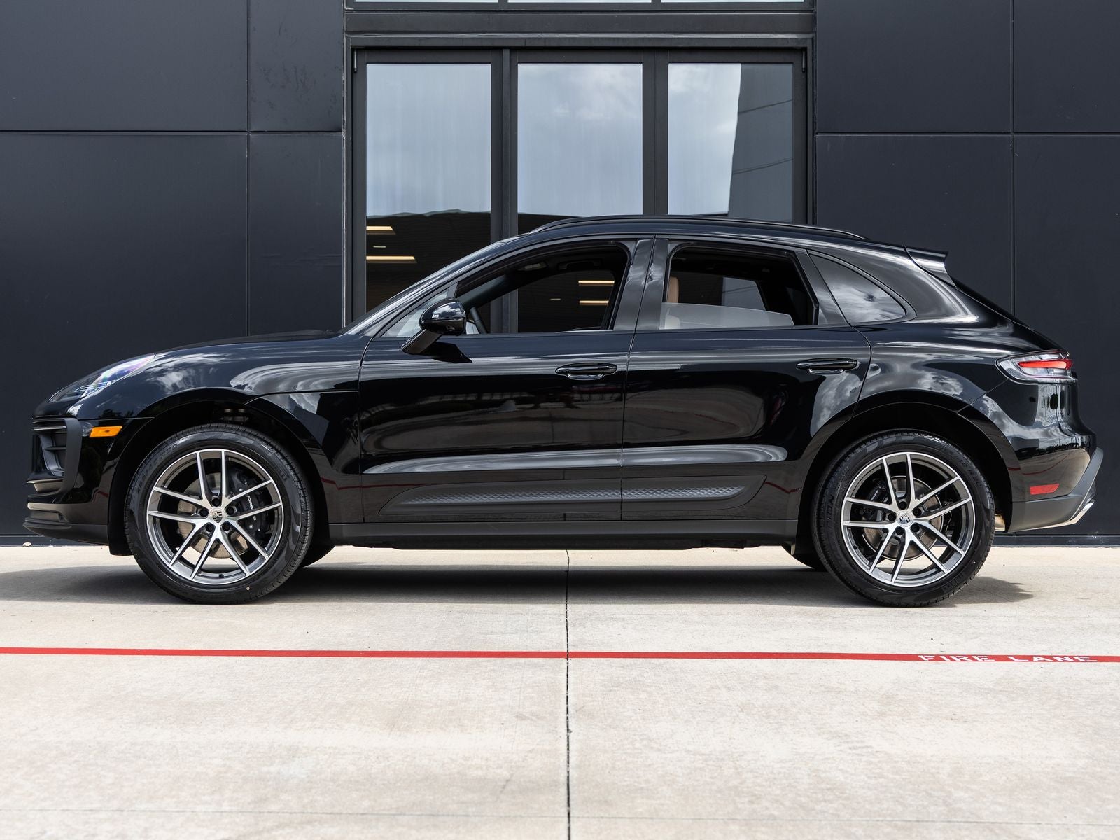 2026 Porsche Macan Base