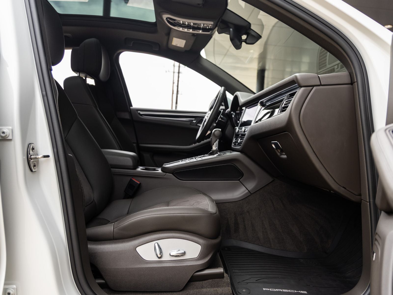 2021 Porsche Macan Macan