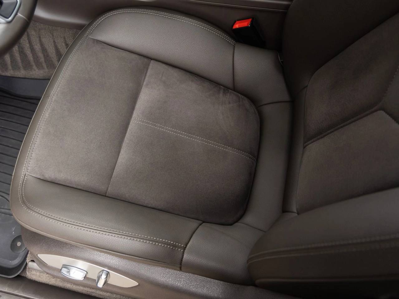 2021 Porsche Macan Macan