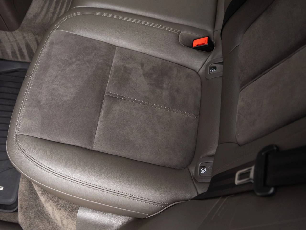 2021 Porsche Macan Macan